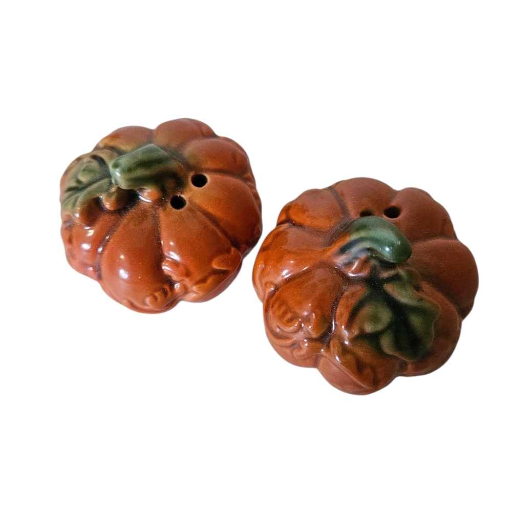 Harvest Fall Pumpkin Shaped Salt and Pepper Shakers.